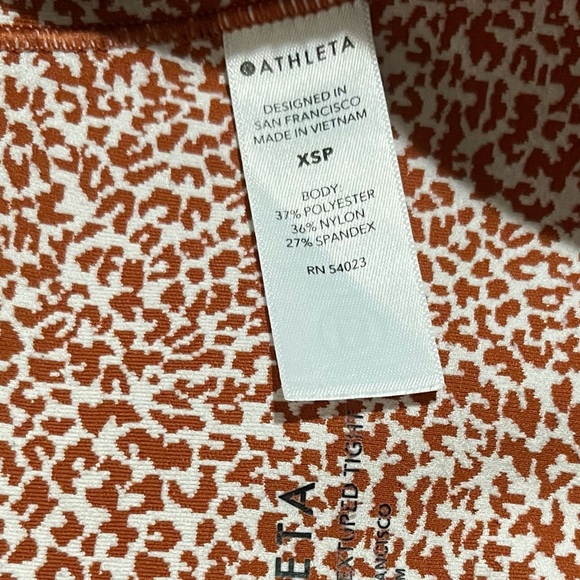 NWOT! Women’s Athleta Salutation Stash textured rust/white cheetah leggings XSP - Picture 4 of 5